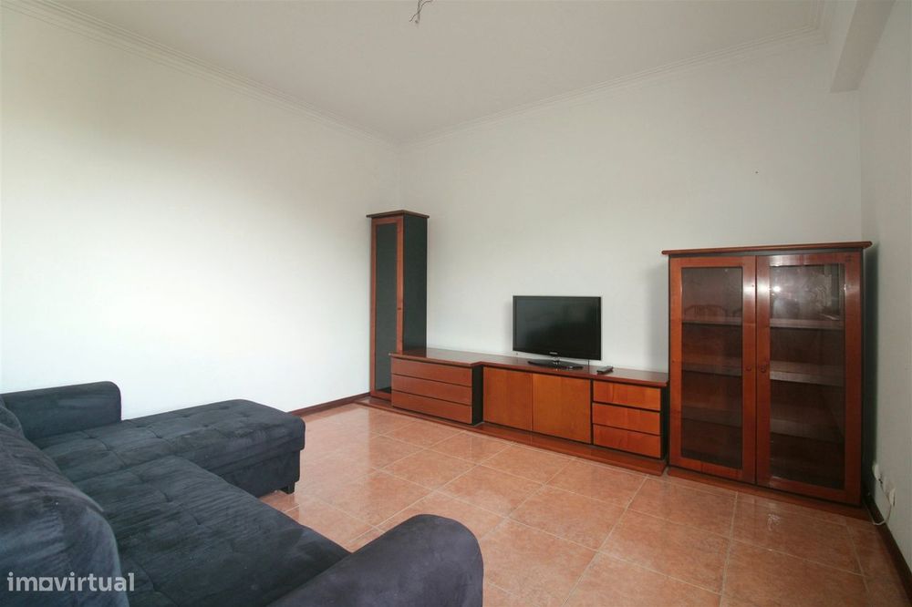 Apartamento T2 com garagem - Urbanização Gorgulão II