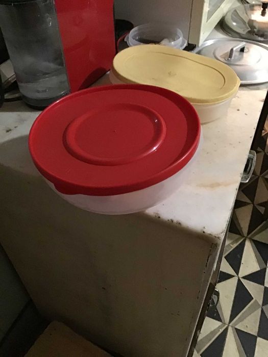 Tupperware round container with red lid, medium size439055570909286400