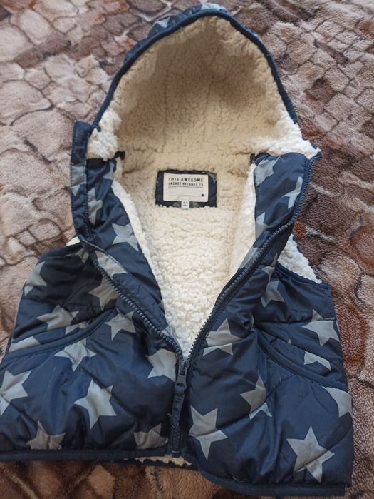 Тепла жилетка приблизно на 3-4 роки