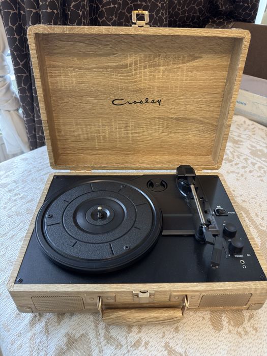 Портативний вініловий програвач-валізка Crosley Cruiser