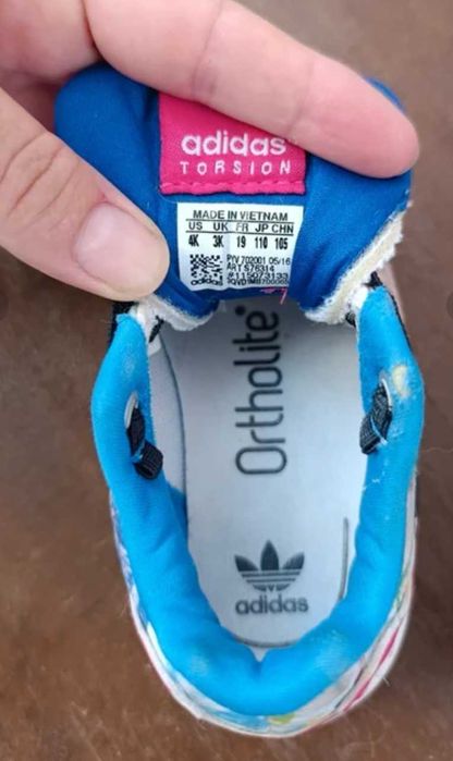 Adidas kids talla 19