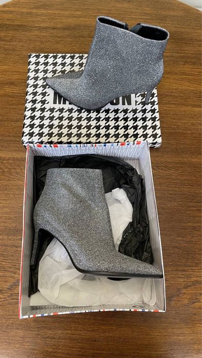 Жіночі срібні черевики