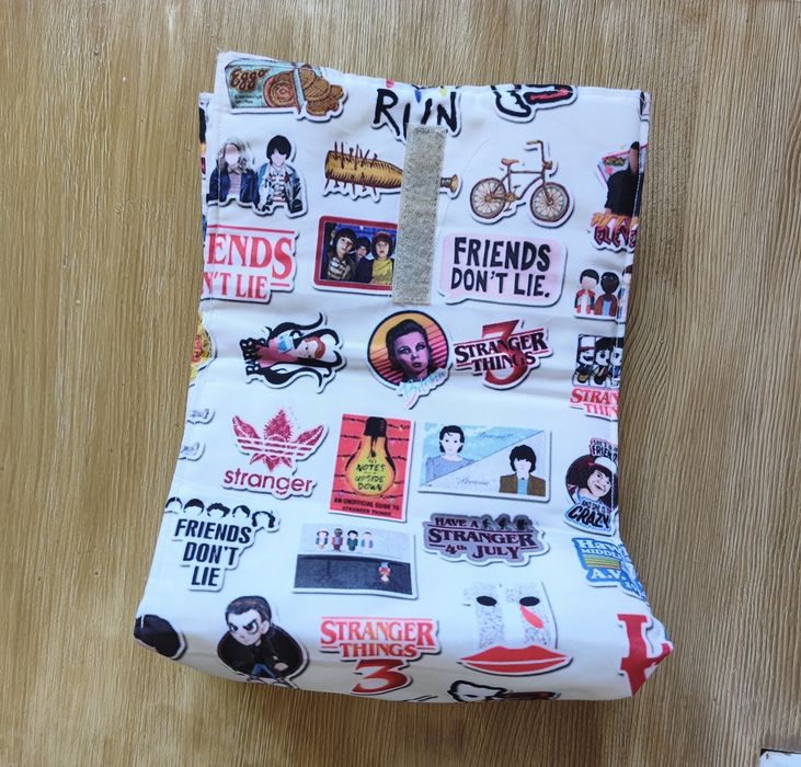 Bolsa - lancheira acolchoada Stranger Things
