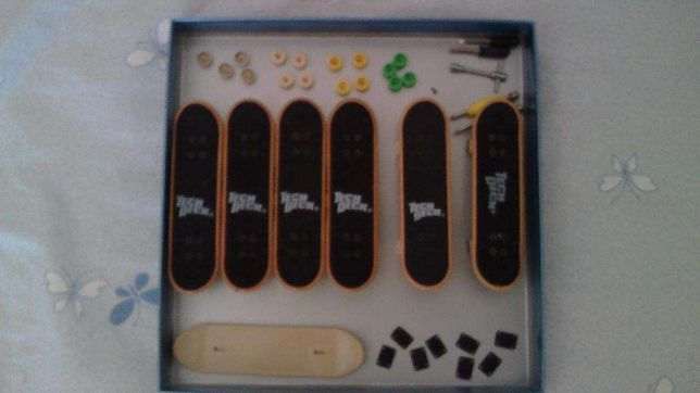 6 Tech Decks + Extras
