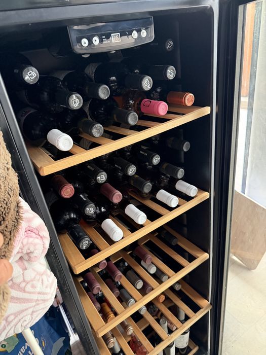 Vendo arca de vinhos Hoover