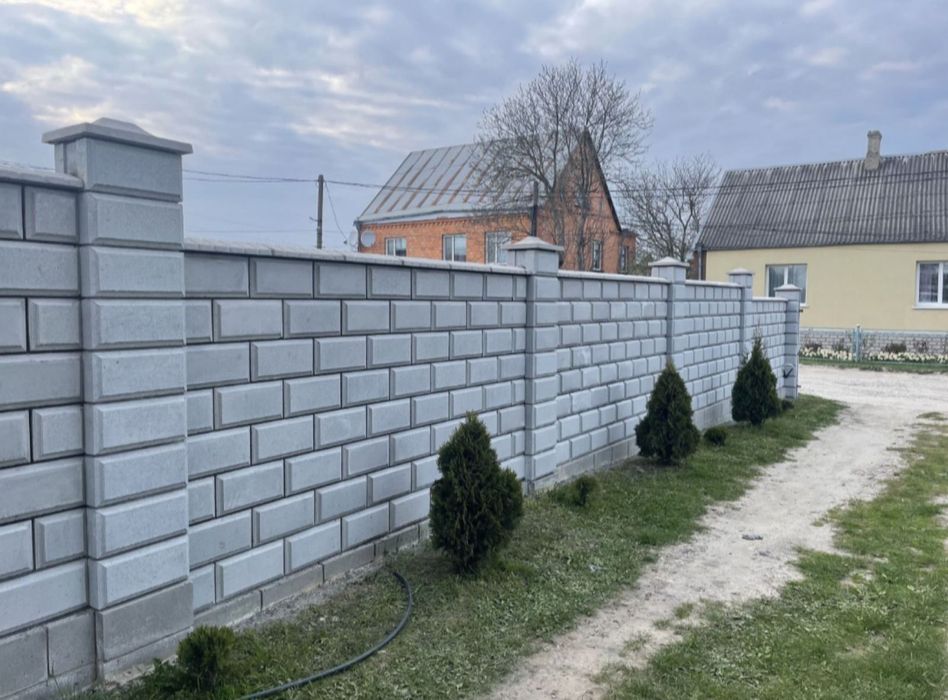Блоки будівельні паркан бетонні вироби бруківка цегла