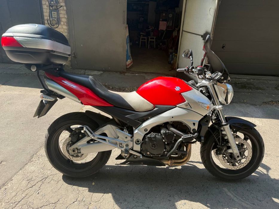 Suzuki GSR 600