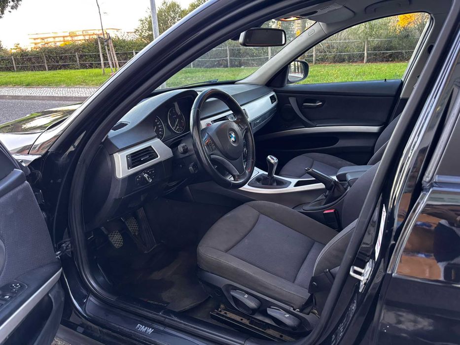 BMW 318d 2010 2.0d — photo 5