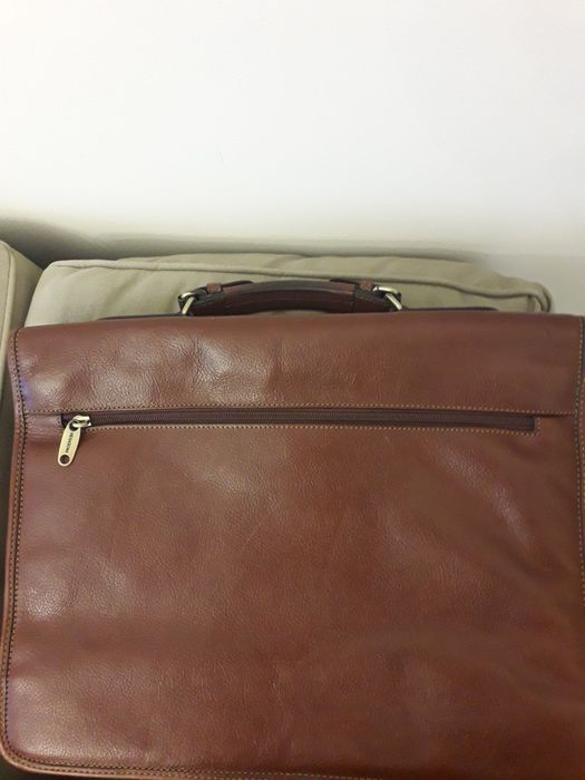 Pasta em pele marca Hexagona