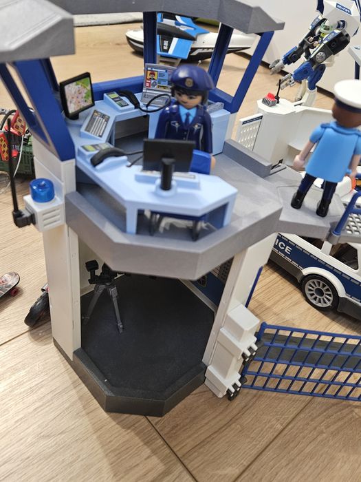 Duży zestaw playmobil więzienie +3 inne zestawy policyjne