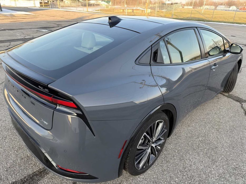 Toyota Prius      2024