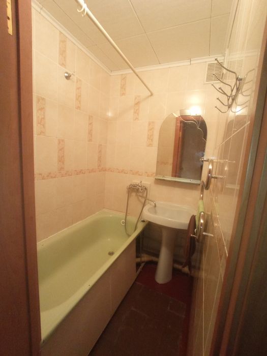 Срочно продам однокомнатную квартиру метро Индустриальная