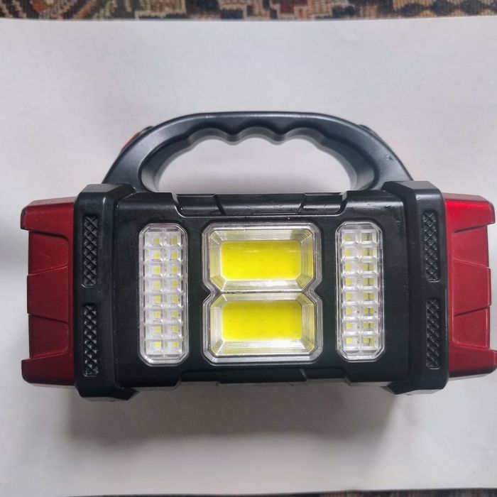 Багатофункціональний ліхтарик з сонячною панеллю