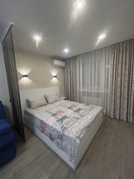 1 кім. в центрі, з технікою та посудом, від власника.