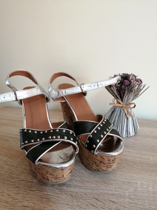 Sandálias de salto alto