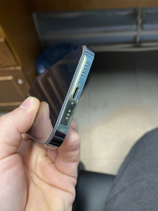 Продам Iphone 13 pro