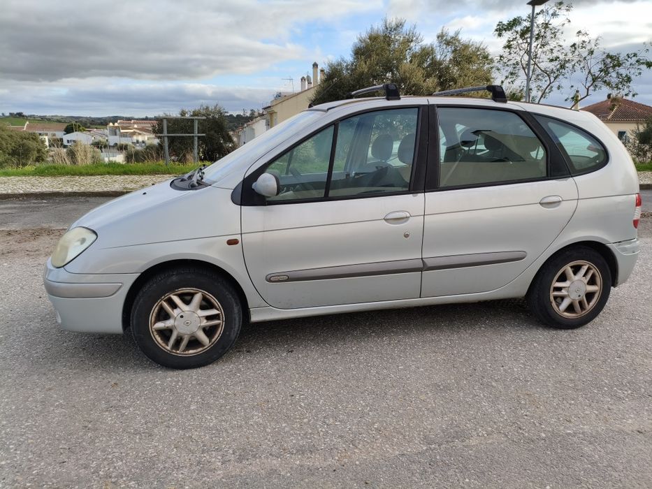 Vende -se Renault Megane Scenic Fase II Conquest