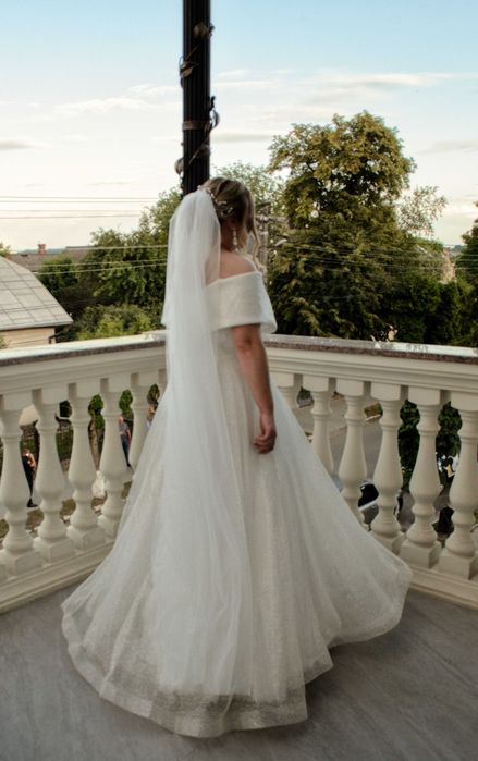 Продам весільну сукню