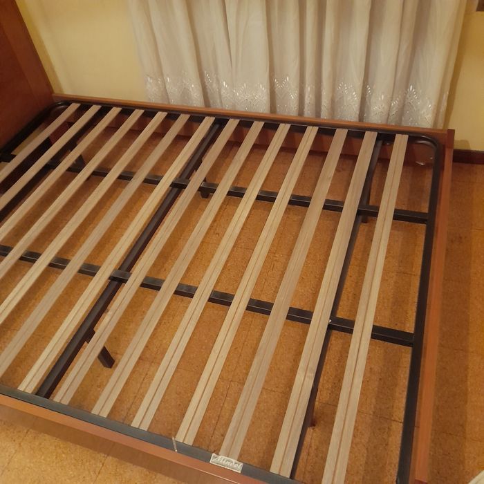 Cama de casal em perfeito estado