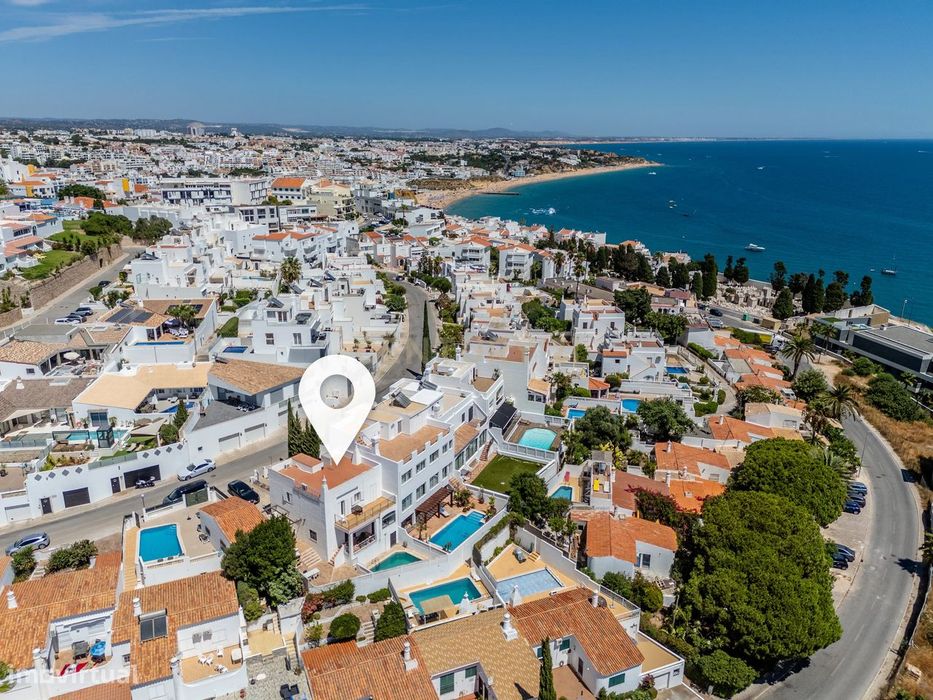 3-Bedroom Villa for Sale with Swimming Pool and Sea Views in Albufeira