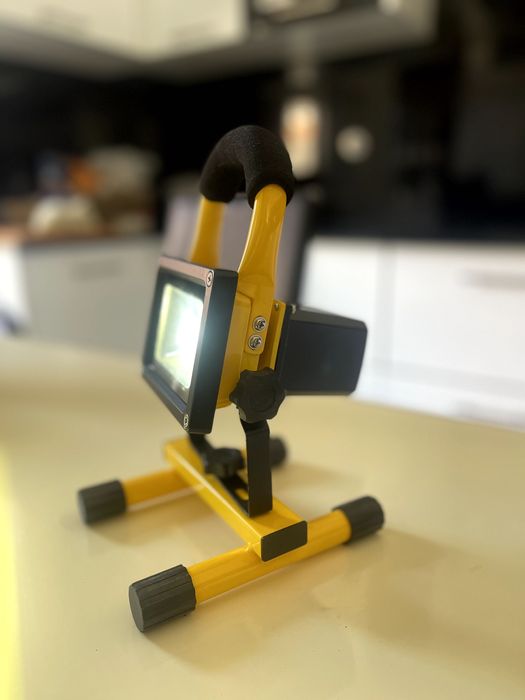 Mini Projetor LED 12V c/ mala estanque