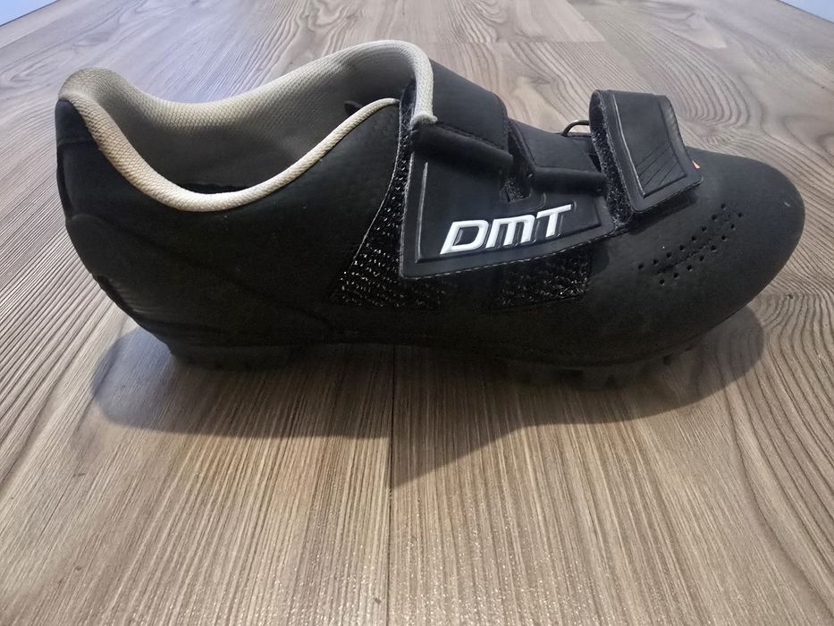Sapatos de encaixe btt