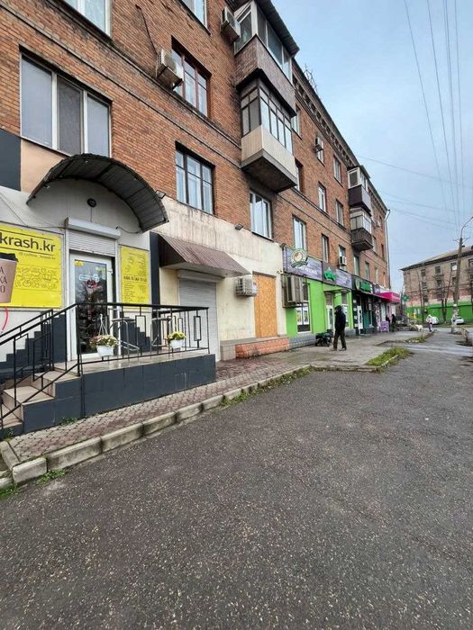 Здається в оренду приміщення на Червоній лінії біля зупинки!