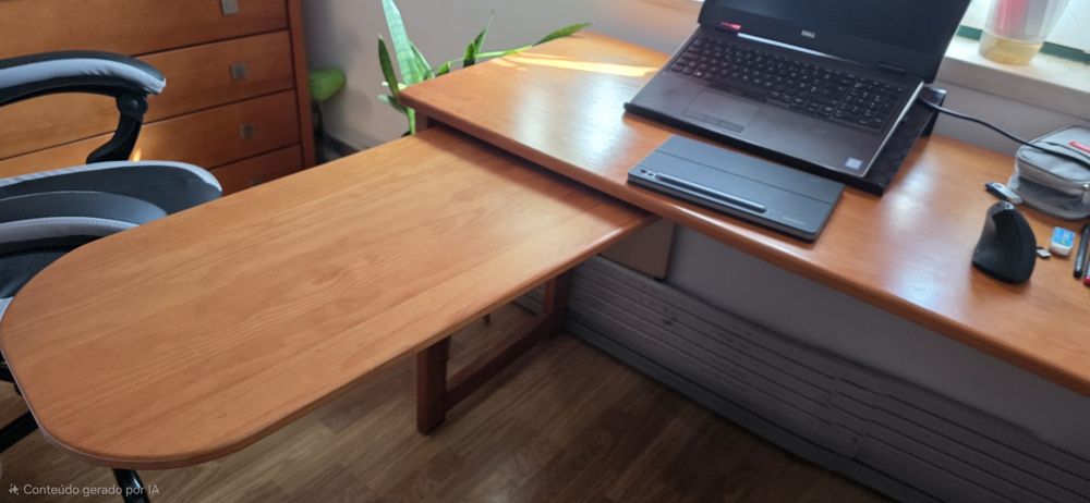 Vendo mesa secretaria com apoio