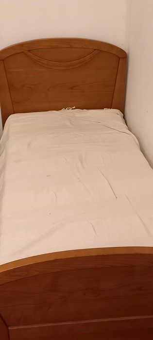 Cama solteiro em madeira maciça