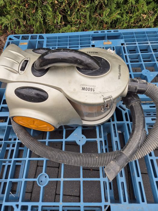 Odkurzacz 1600 W bez workowy