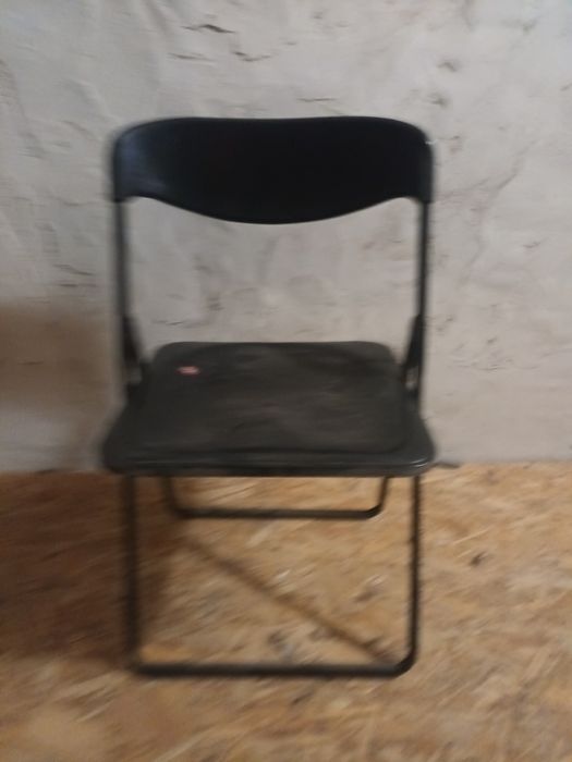 Plastikowe składane krzesło