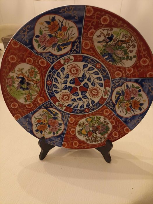 Prato grande em porcelana chinesa.