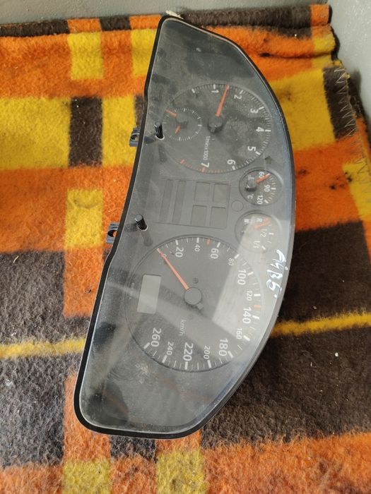 Licznik audi A4 b5 benzyna