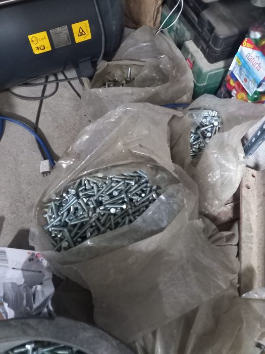 Muitos Parafusos M8x50