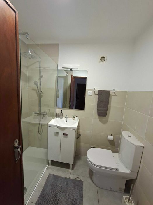 Quarto Mobilado para Estudante Universitária – Coimbra