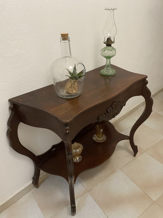 Mesa de madeira antiga