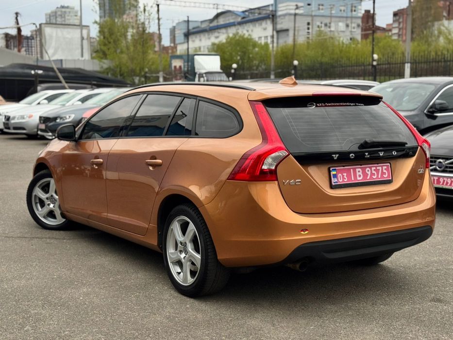 VOLVO V60 1,6 л. D2 не фарбований ВІДЕО