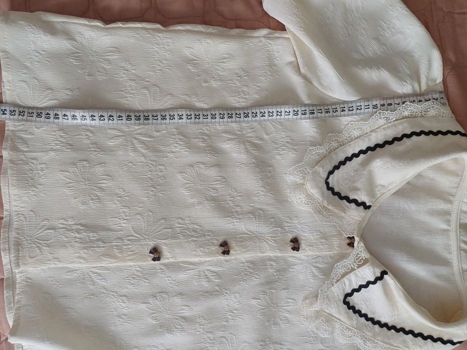 Жіноча елегантна біла блуза