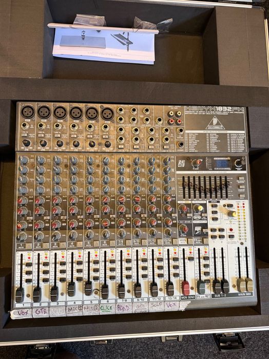 Mesa de Mistura Behringer Xenyx 1832FX + Case Thomann + Caixa Original