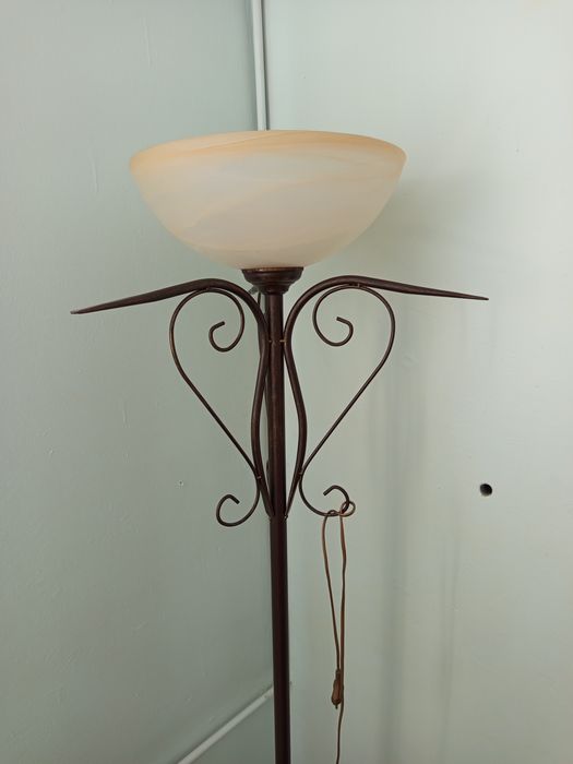 Lampa podłogowa stojąca