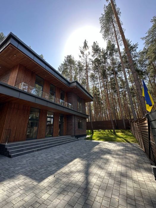 Продаж ексклюзивного будинку в лісі.