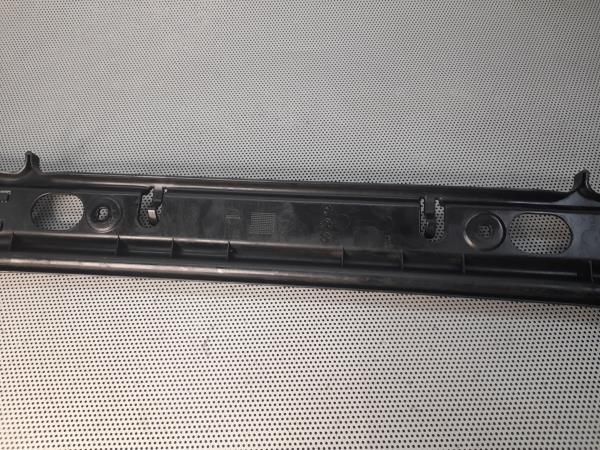 Guia de pára-choques trás direita BMW 5 (E60)