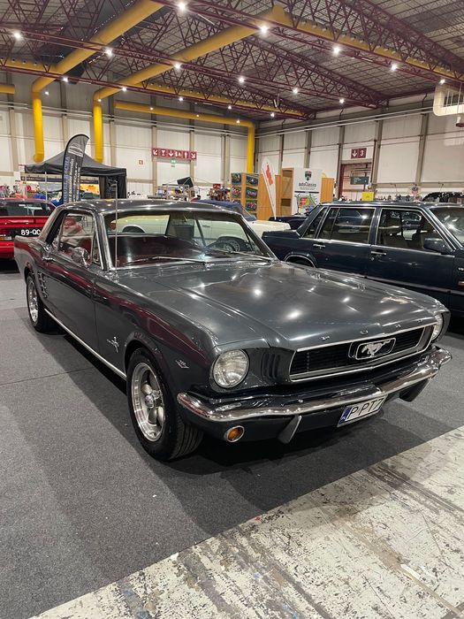 Ford Mustang  V8 — photo 2