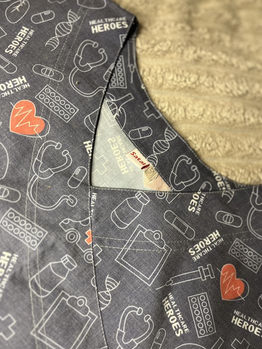 Жіноча медична кофта