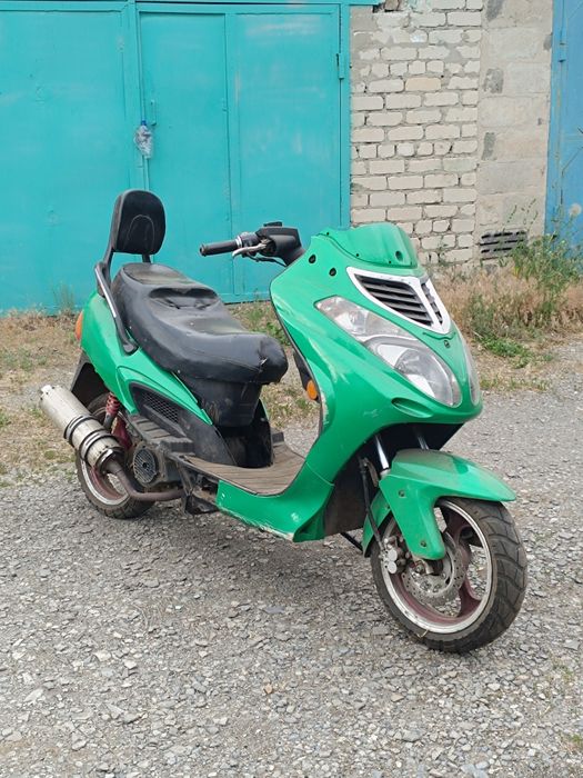 Скутер 150 кубов