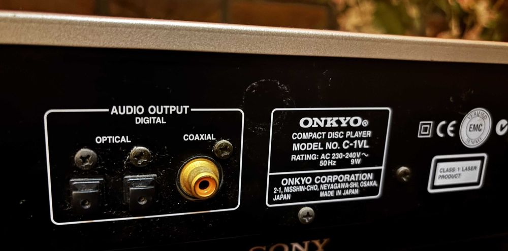 Odtwarzacz CD ONKYO C-1VL High-End + pilot uniwersalny Sofabaton U2