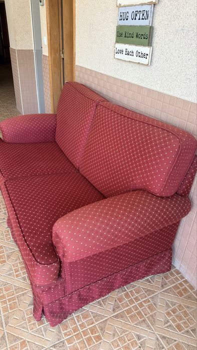 Sofá de 2 lugares em ótimo estado – confortável e elegante