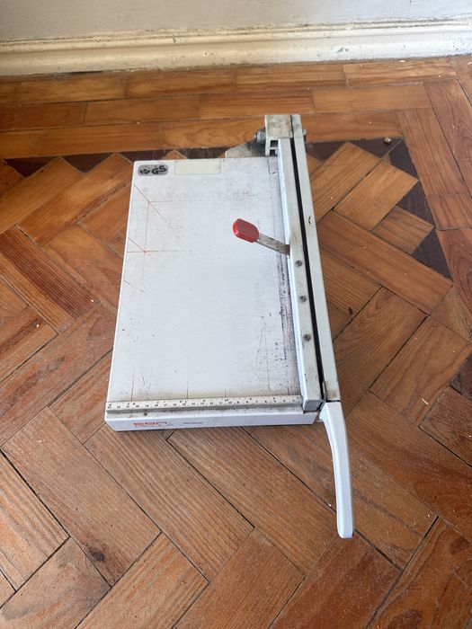 Vendo máquina de cortar  papel