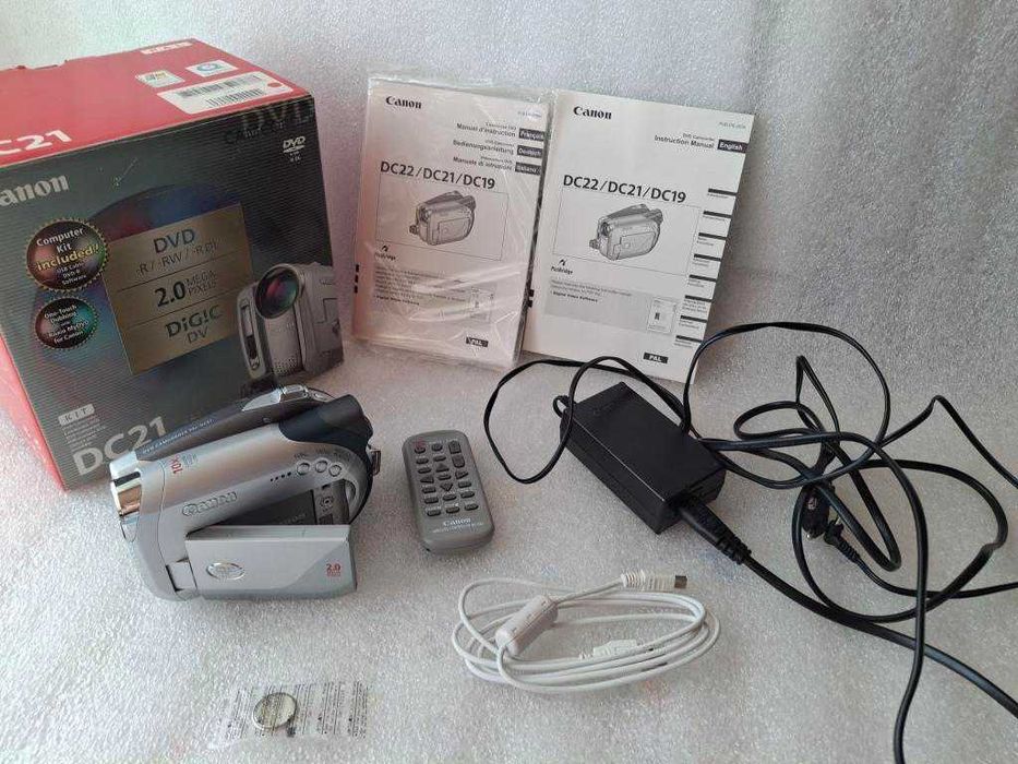 Видеокамера CANON DC21