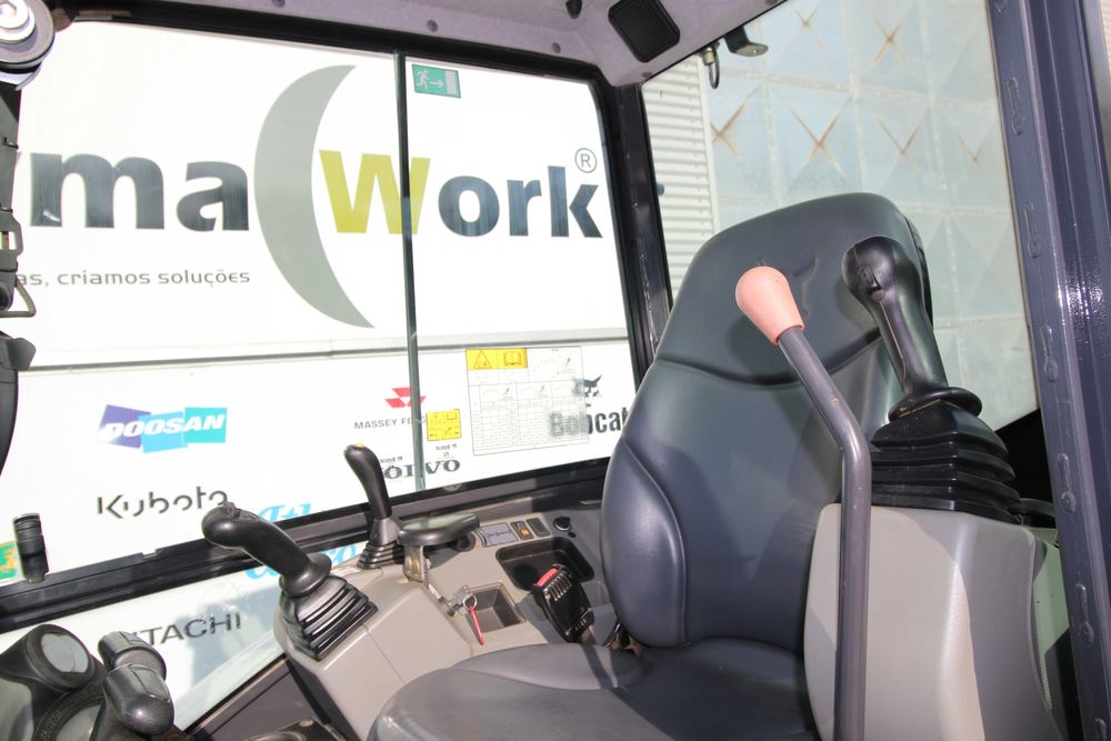 MInigiratória de Rastos escavadeira Bobcat E35 Z